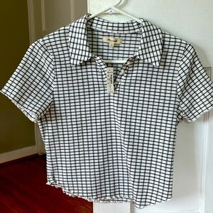Adorable Women’s top size small new with tags.